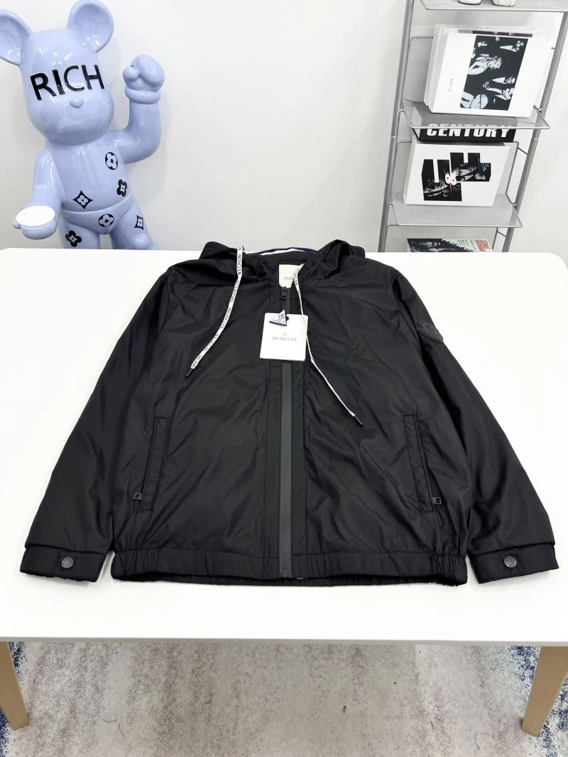 Resilient Moncler Outwear 142138