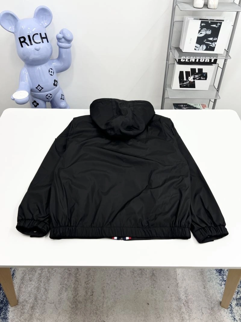 Resilient Moncler Outwear 142138