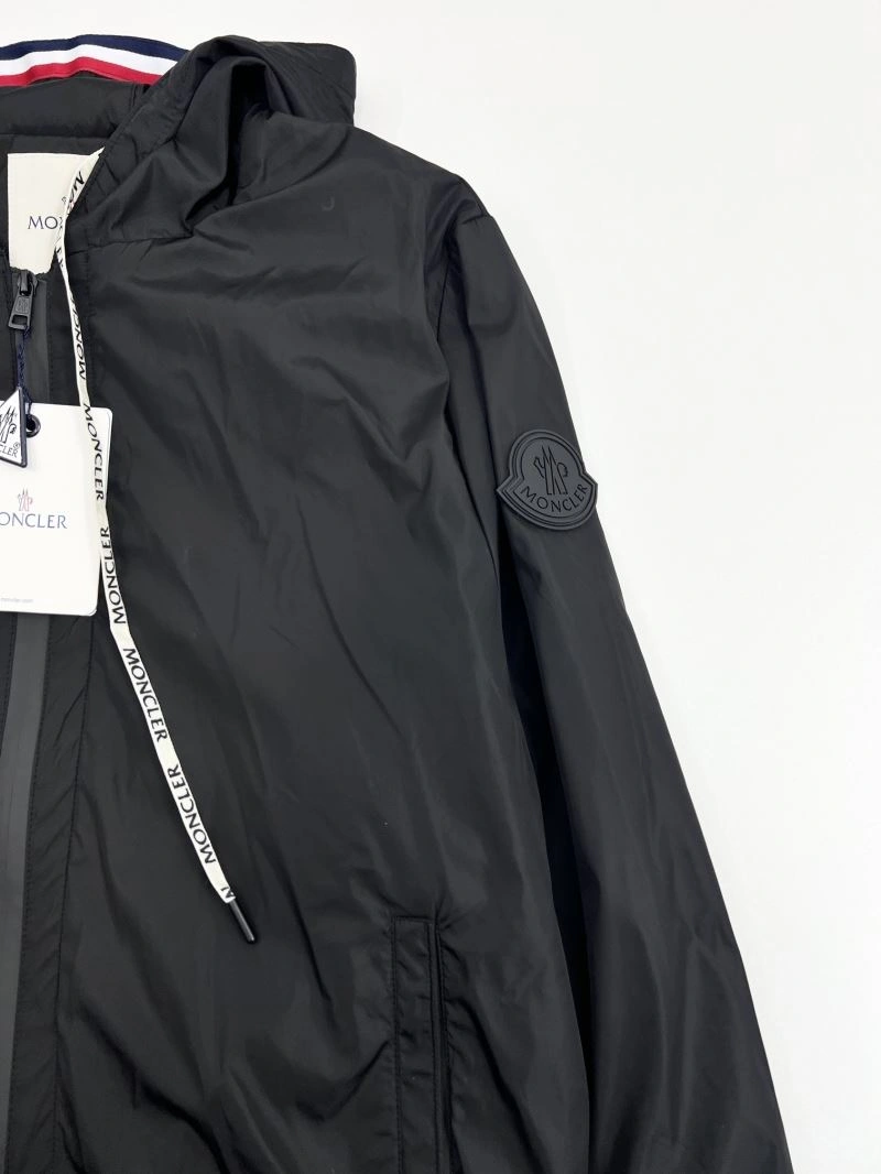 Resilient Moncler Outwear 142138