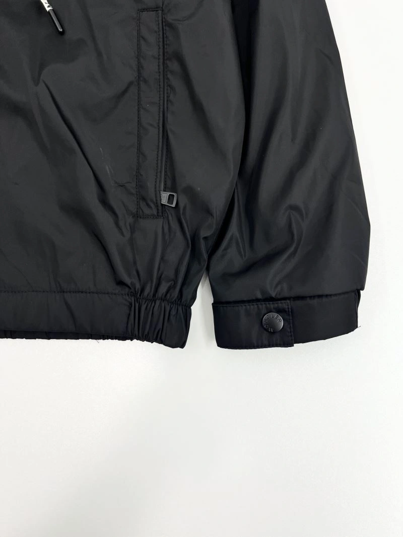Resilient Moncler Outwear 142138