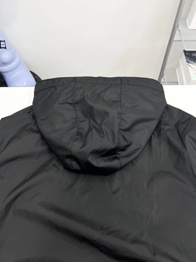 Resilient Moncler Outwear 142138