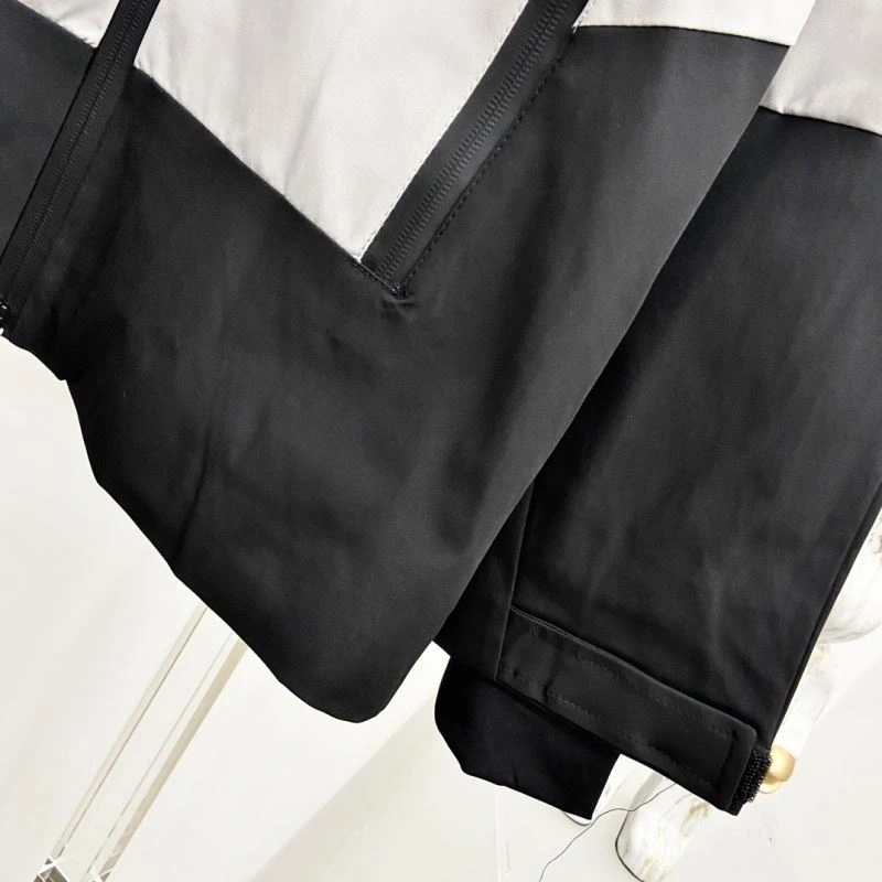 Breathable Moncler Outwear 142132