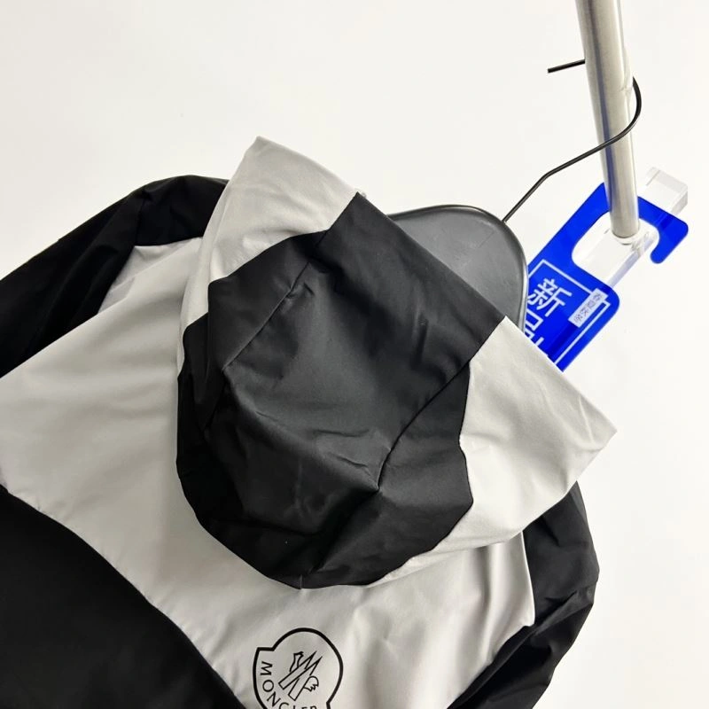 Breathable Moncler Outwear 142132