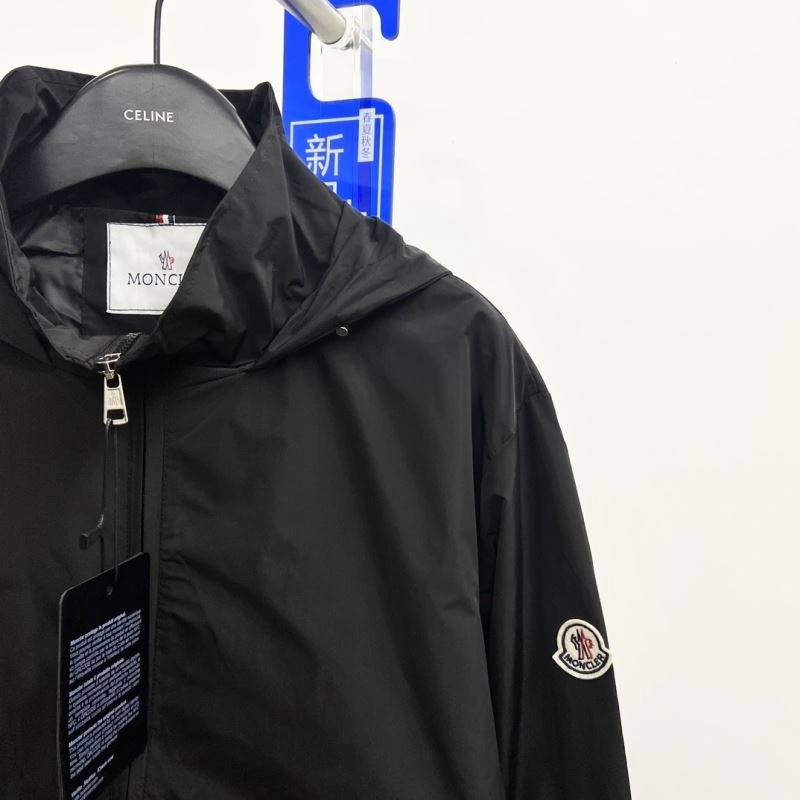 Moncler Outwear Lightweight 142118