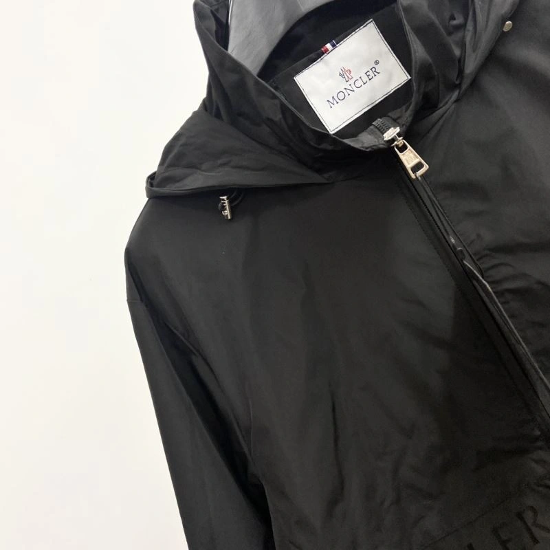 Moncler Outwear Lightweight 142118