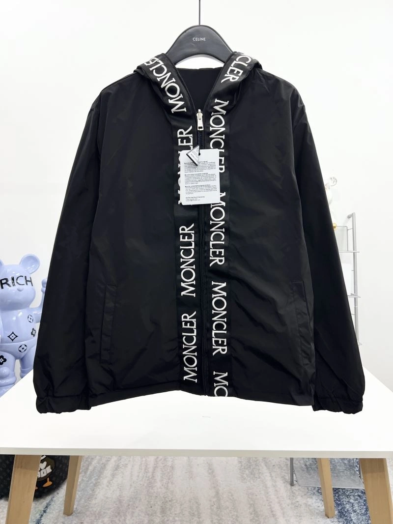 Elegant Moncler Outwear 142119