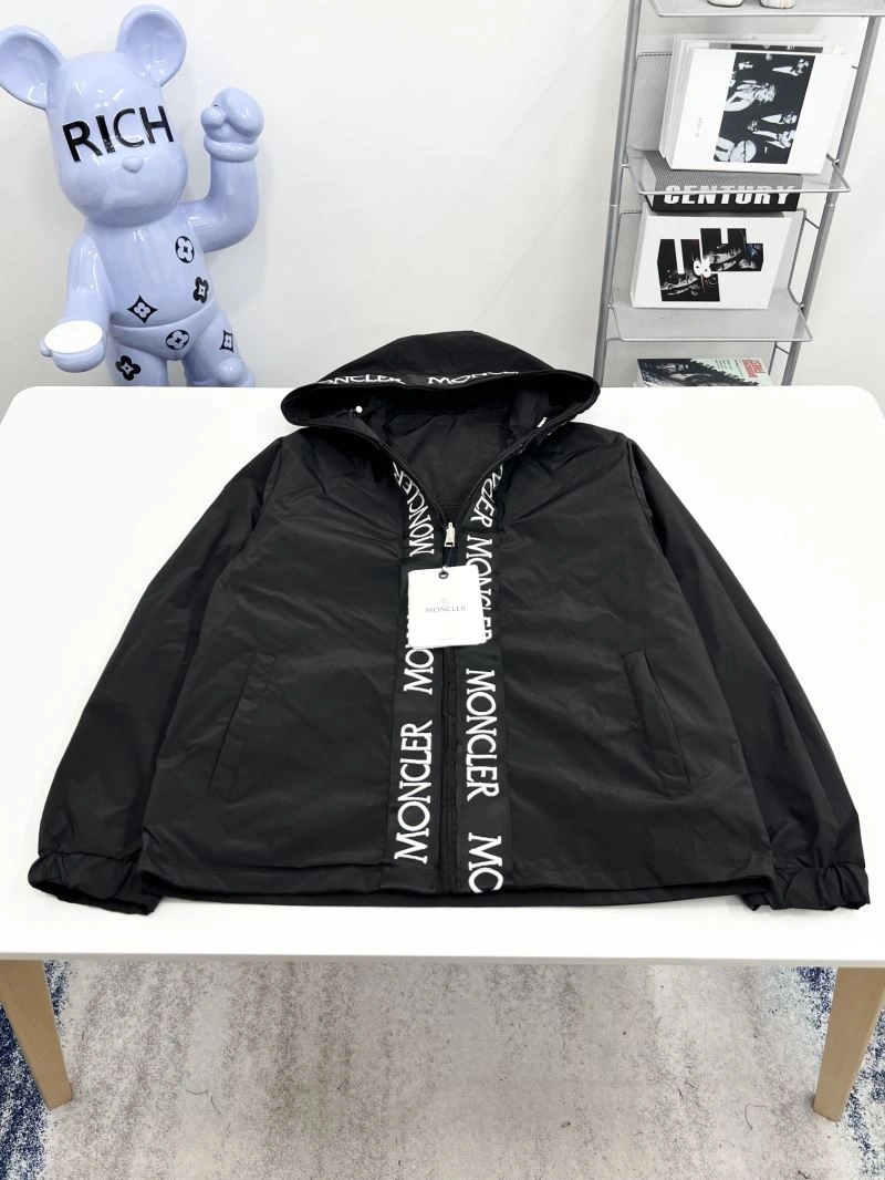 Elegant Moncler Outwear 142119
