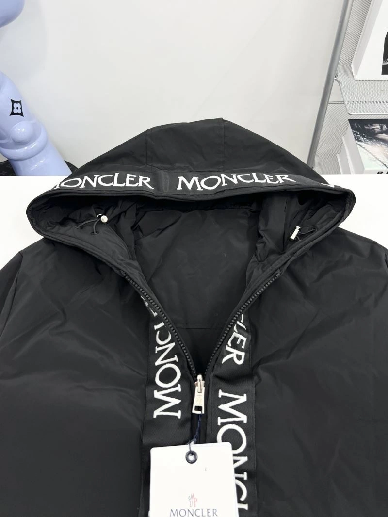 Elegant Moncler Outwear 142119