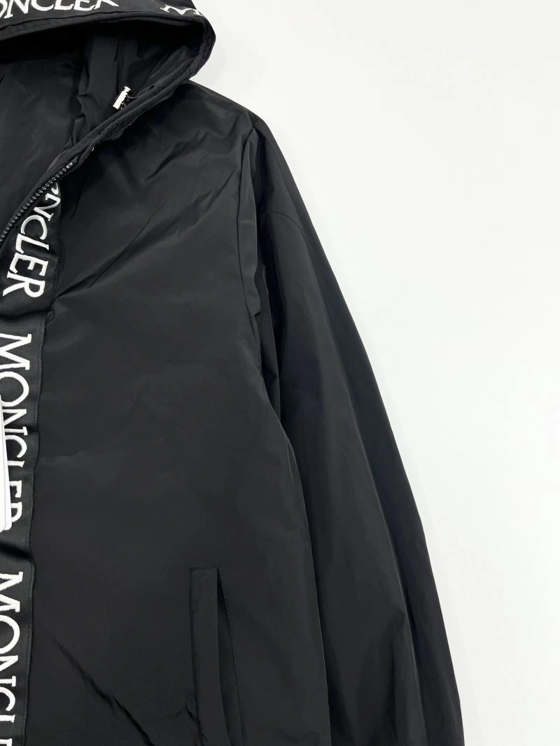 Elegant Moncler Outwear 142119