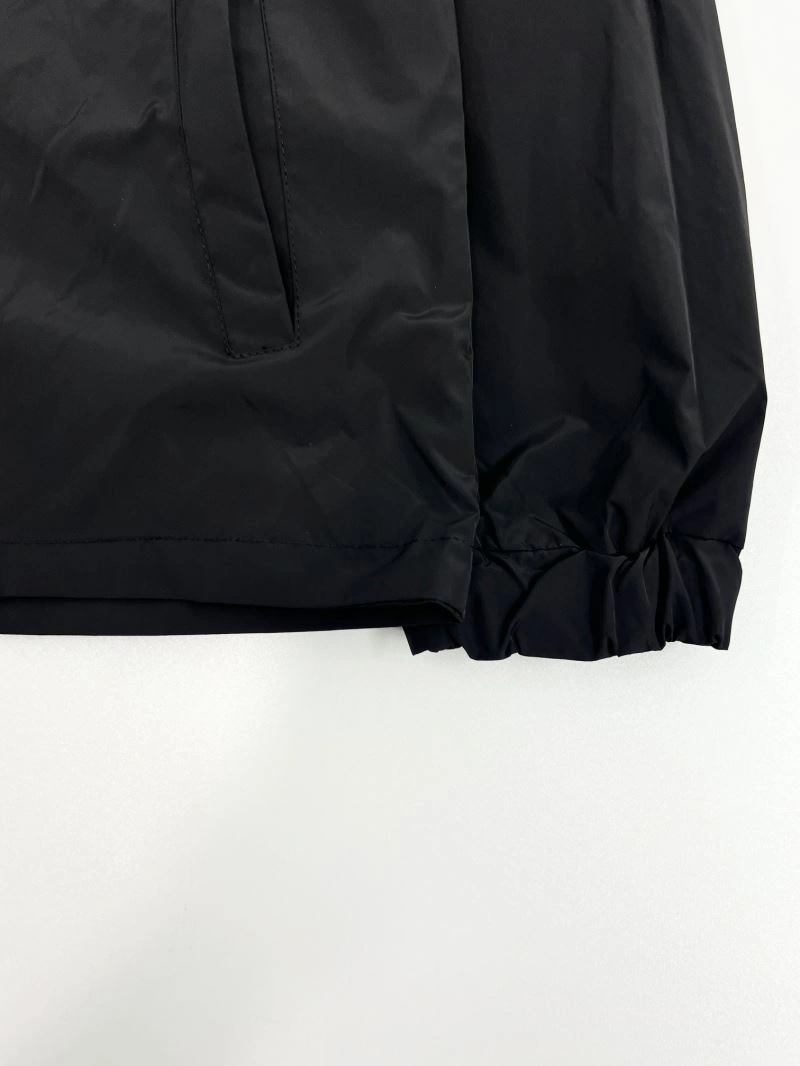 Elegant Moncler Outwear 142119