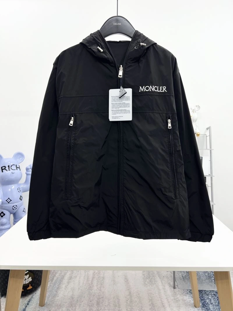 Moncler Outwear Classic 142117