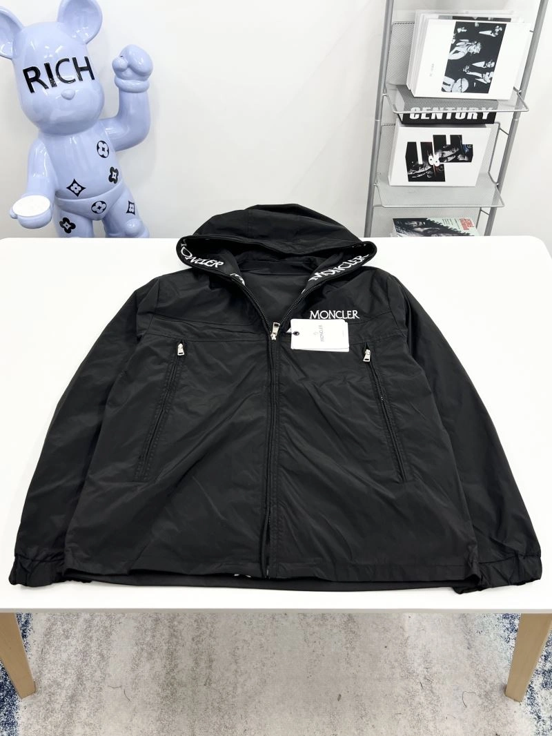 Moncler Outwear Classic 142117