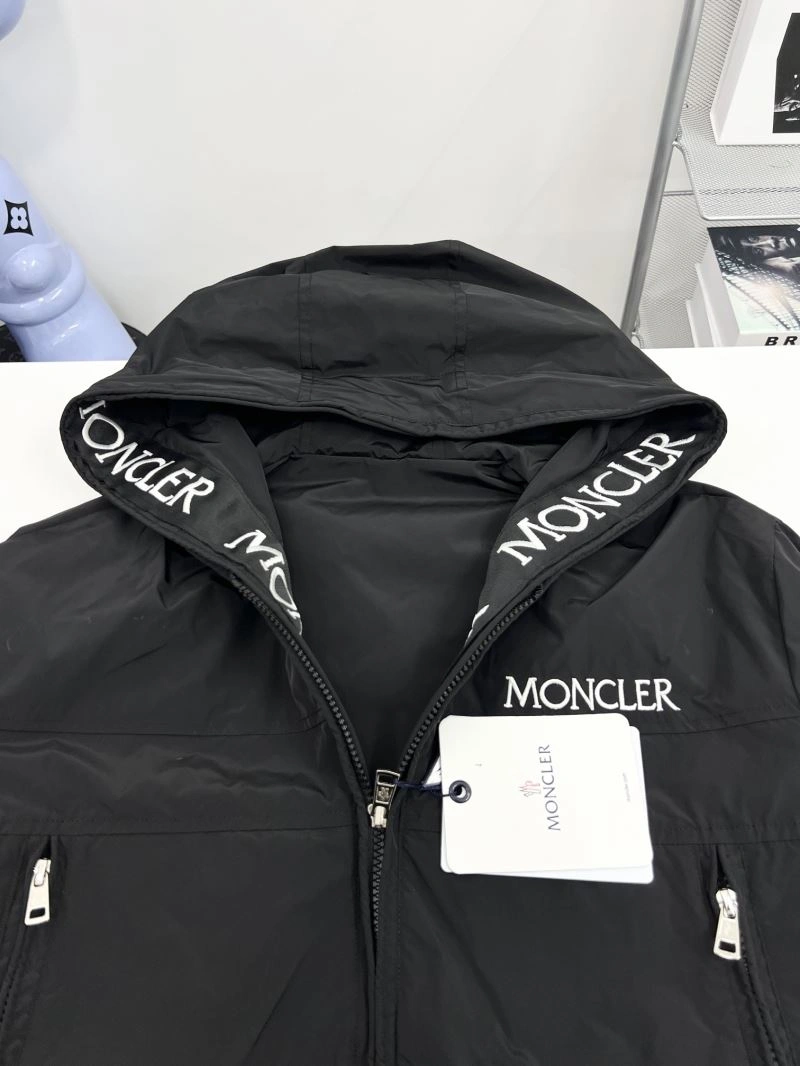Moncler Outwear Classic 142117
