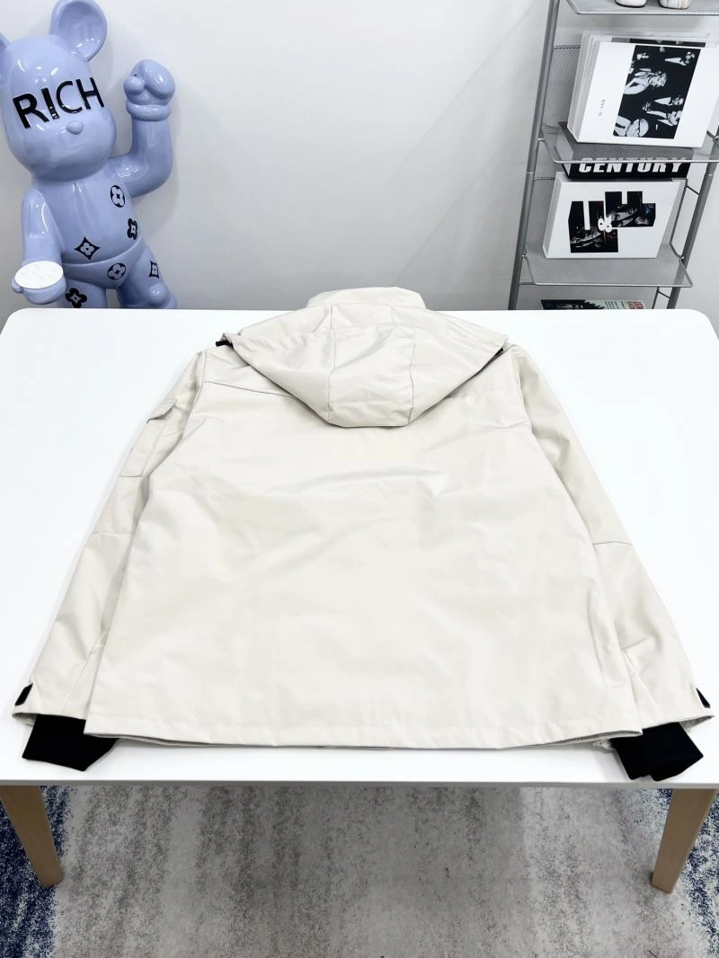 Efficient Moncler Outwear 142120
