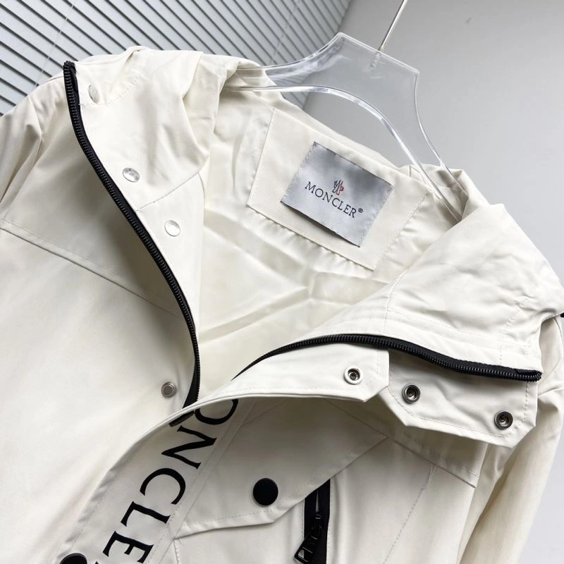ComfortFit Moncler Outwear 142124