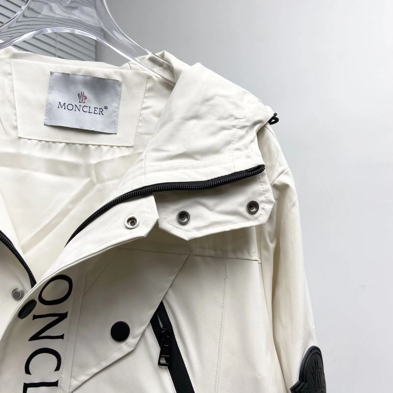 ComfortFit Moncler Outwear 142124
