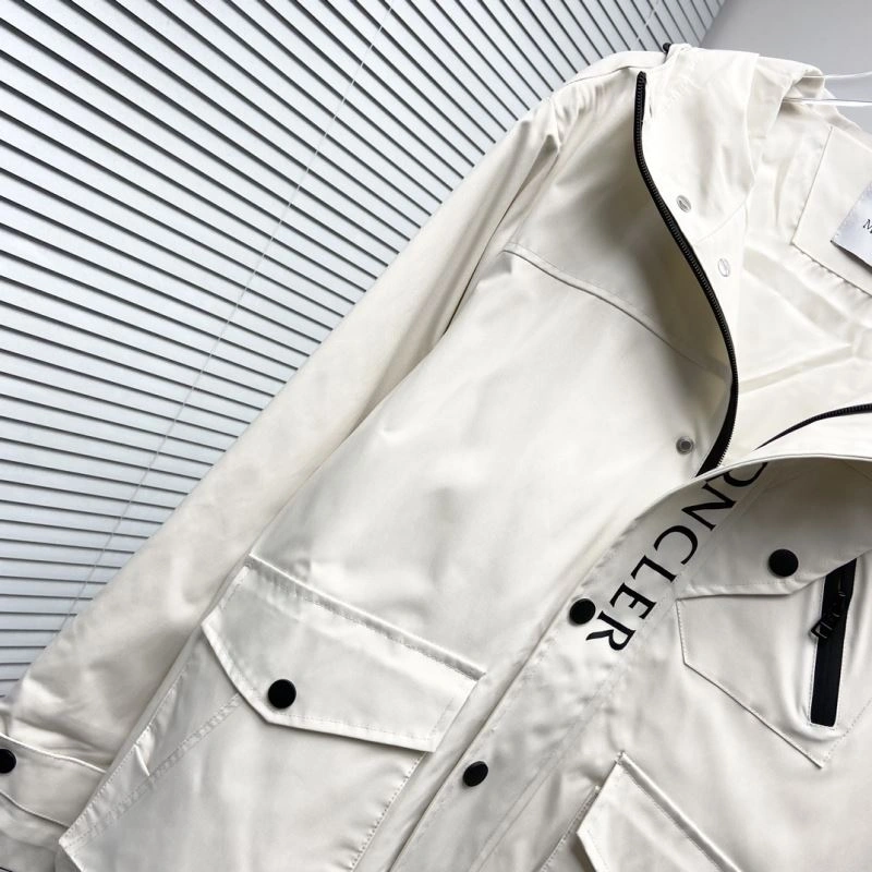 ComfortFit Moncler Outwear 142124