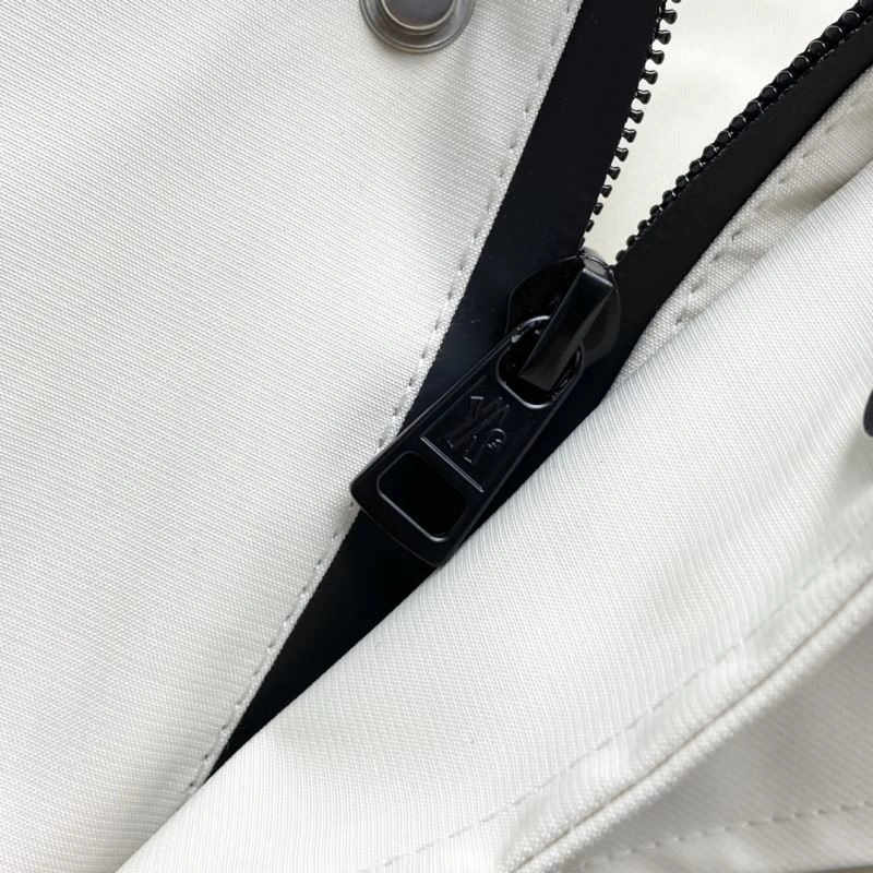ComfortFit Moncler Outwear 142124
