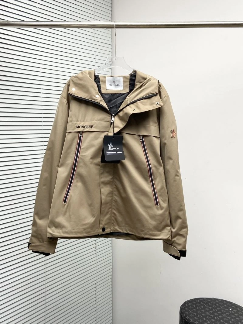 Compact Moncler Outwear 142113