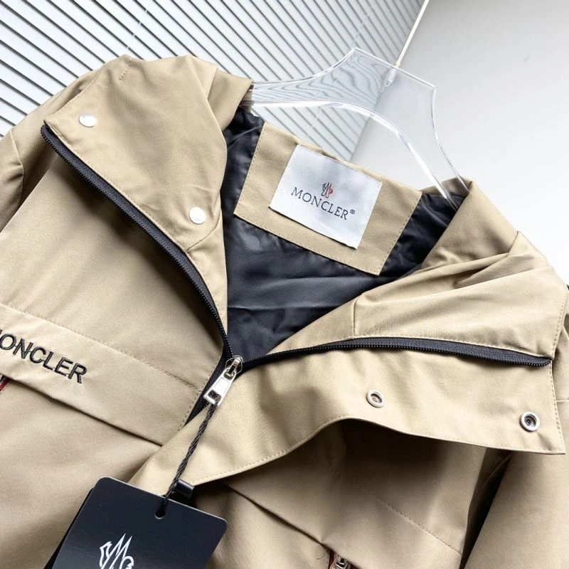 Compact Moncler Outwear 142113