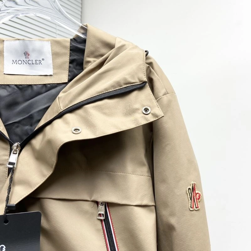 Compact Moncler Outwear 142113