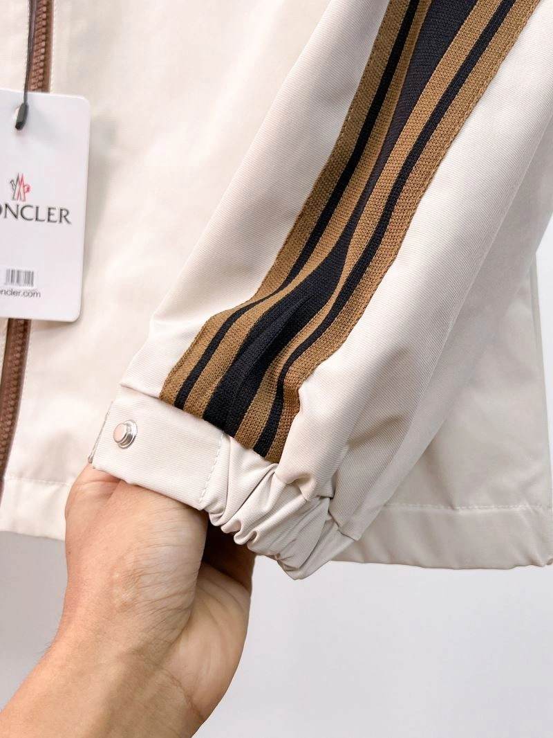 ZipUp Moncler Outwear 142109