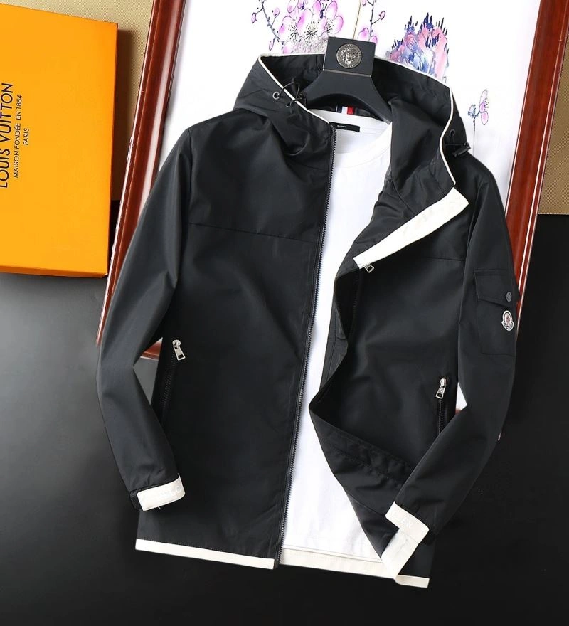 Comfortable Moncler Outwear 142110