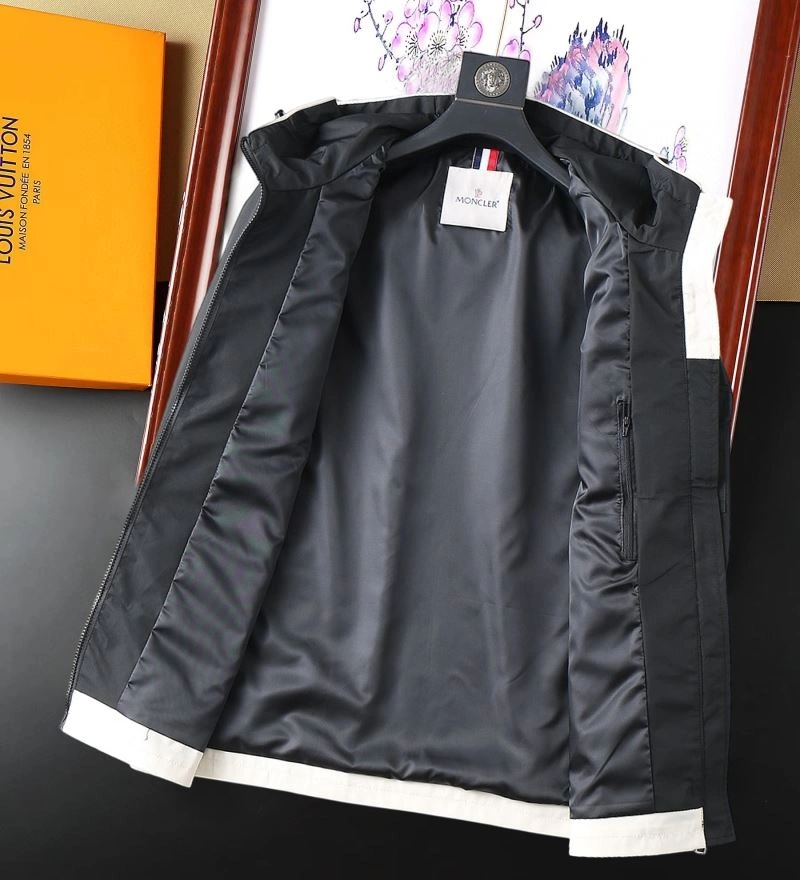 Comfortable Moncler Outwear 142110