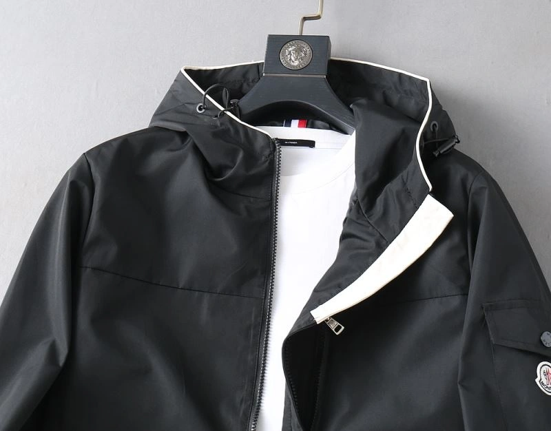 Comfortable Moncler Outwear 142110