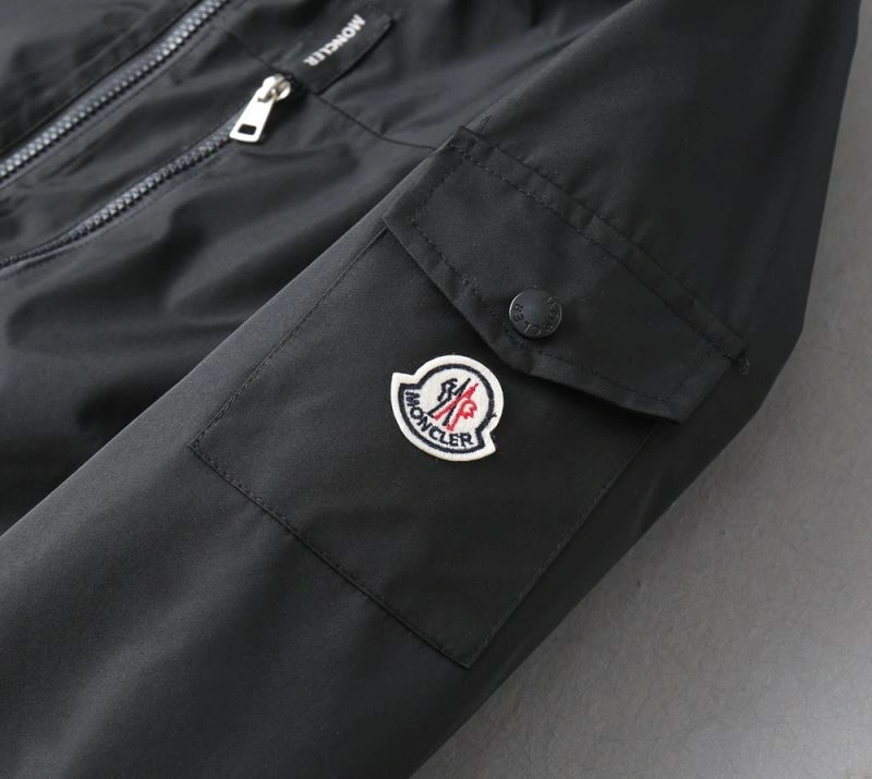 Comfortable Moncler Outwear 142110
