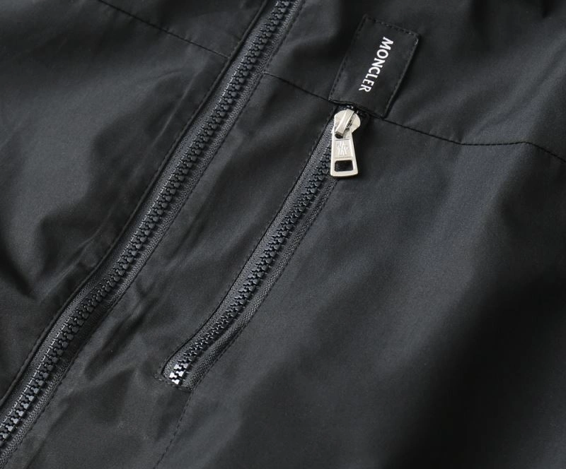 Comfortable Moncler Outwear 142110