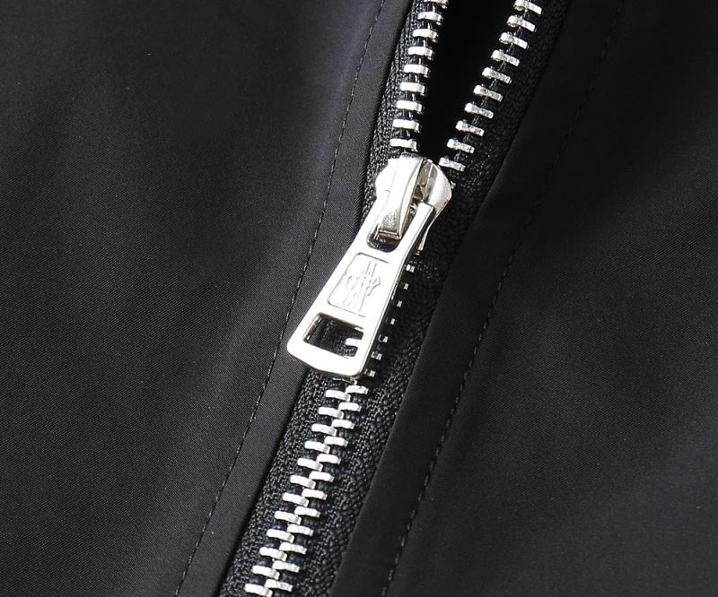 Moncler Outwear ZipUp 142105
