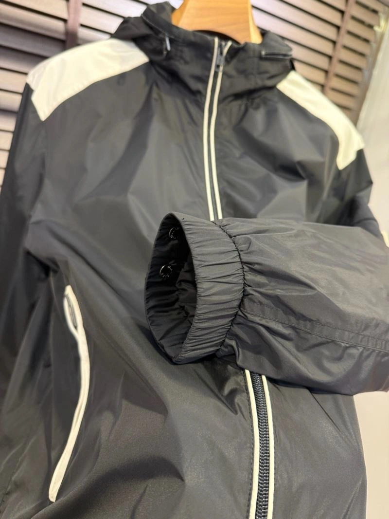 Contemporary Moncler Outwear 142103