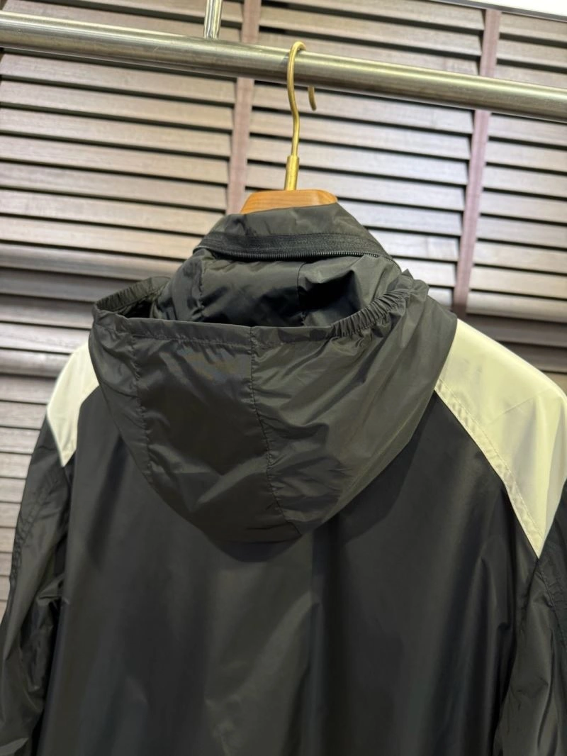 Contemporary Moncler Outwear 142103