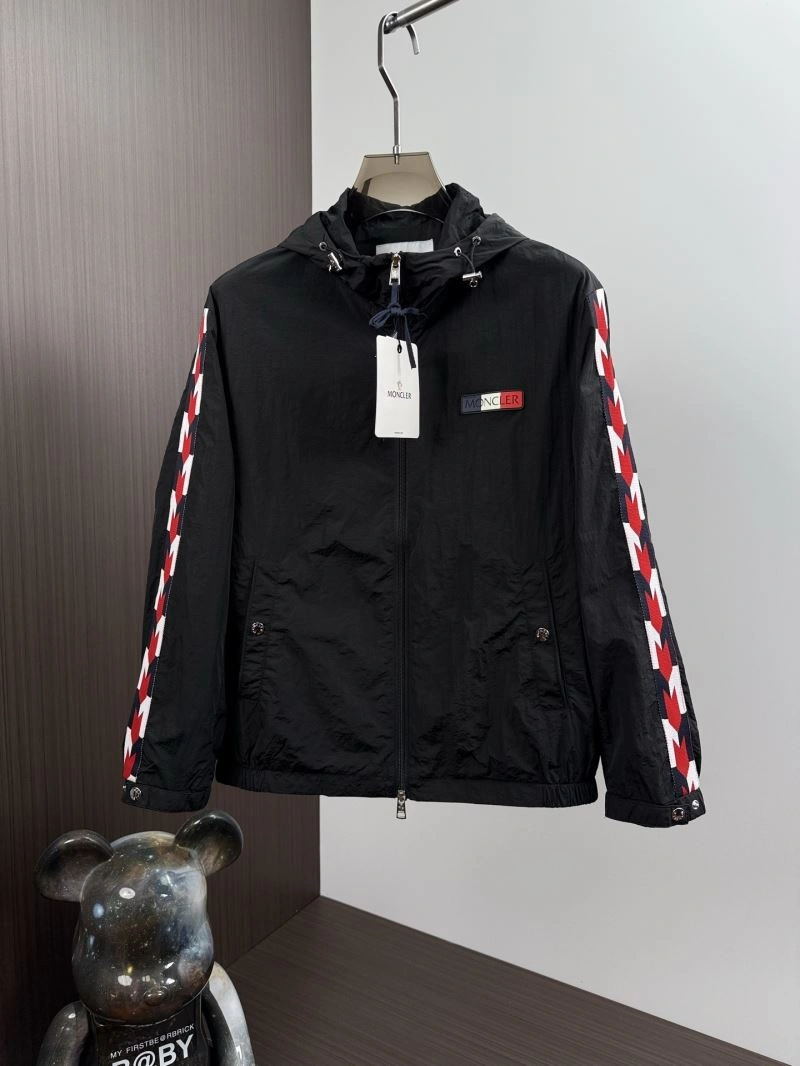 Functional Moncler Outwear 142104