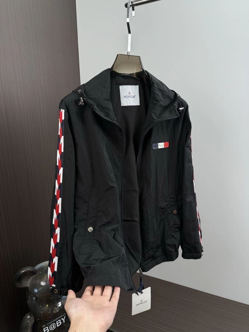 Functional Moncler Outwear 142104