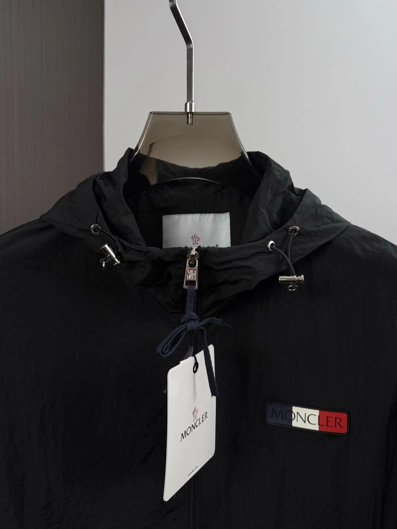 Functional Moncler Outwear 142104