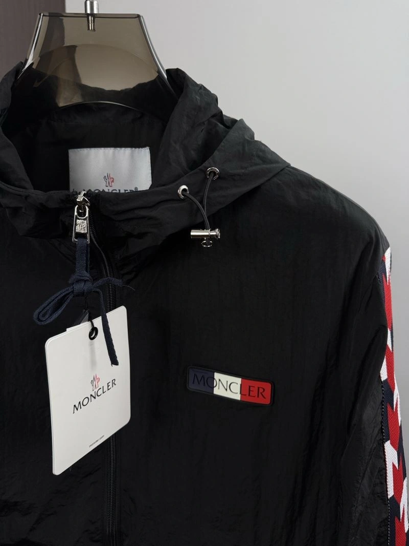 Functional Moncler Outwear 142104
