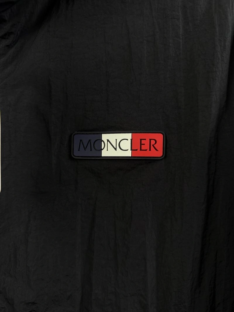 Functional Moncler Outwear 142104