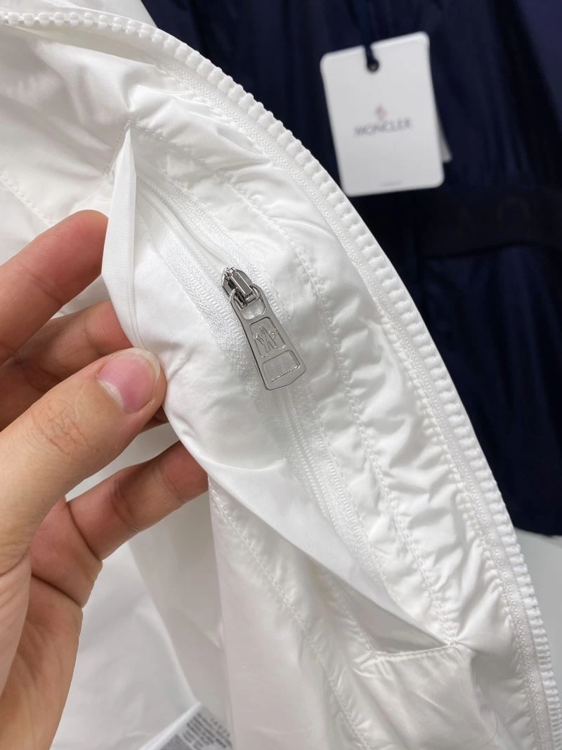 FlexibleFit Moncler Outwear 142101