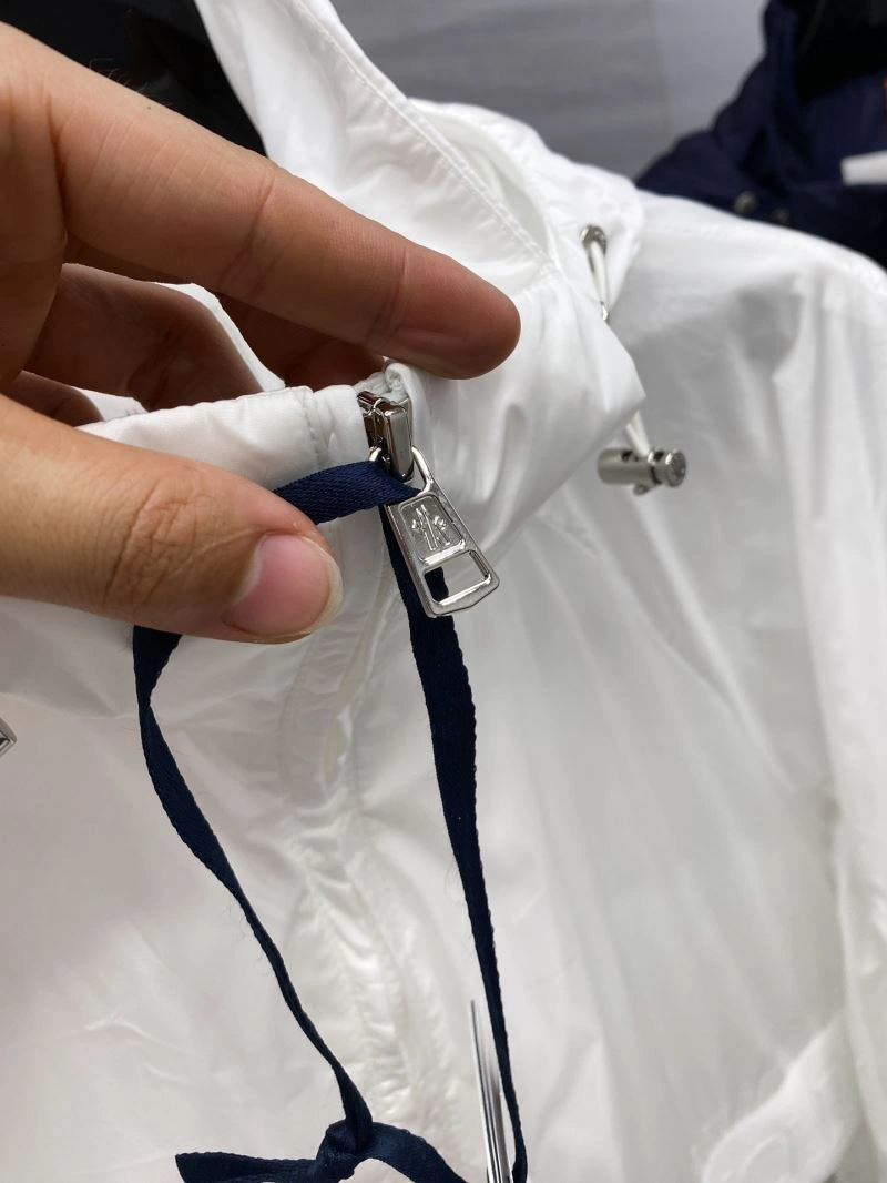 FlexibleFit Moncler Outwear 142101