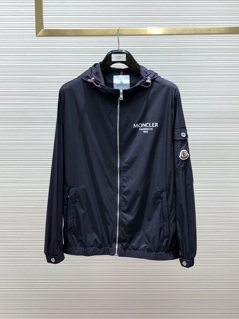 Stretchable Moncler Outwear 142084