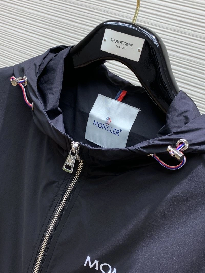 Stretchable Moncler Outwear 142084