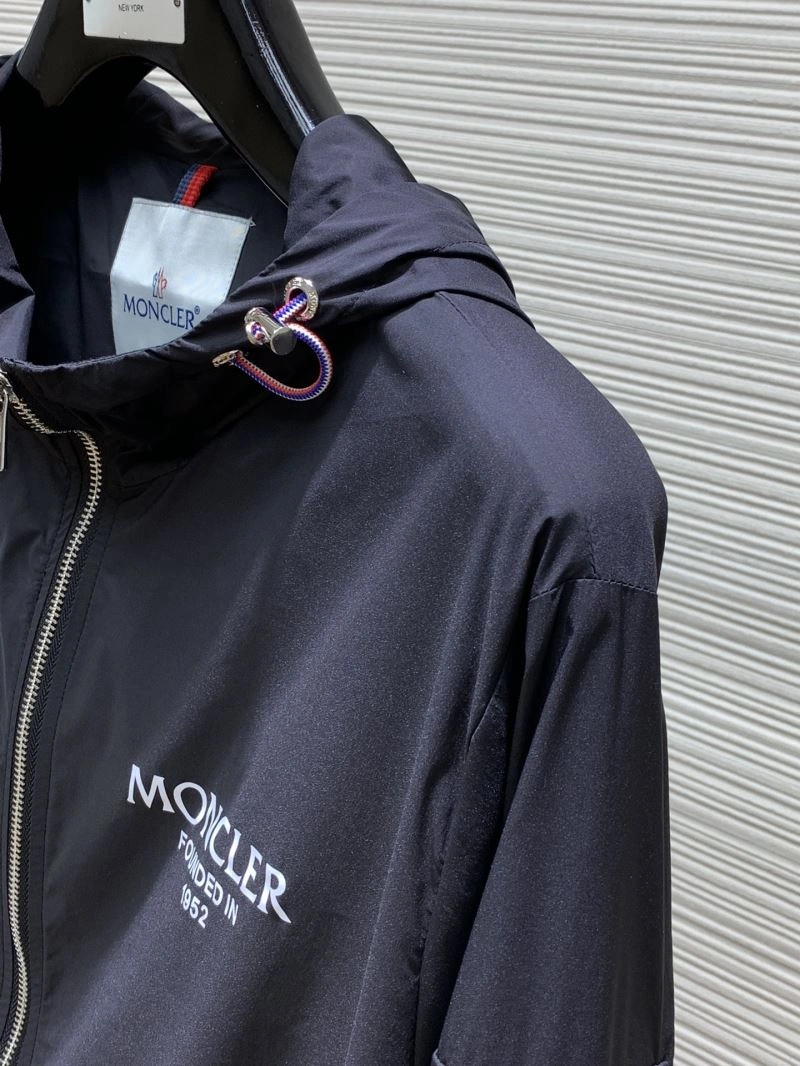 Stretchable Moncler Outwear 142084