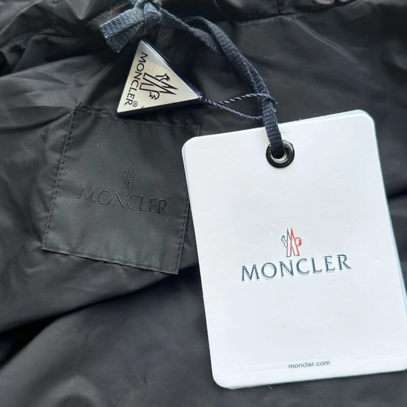Moncler Outwear Flexible 142089