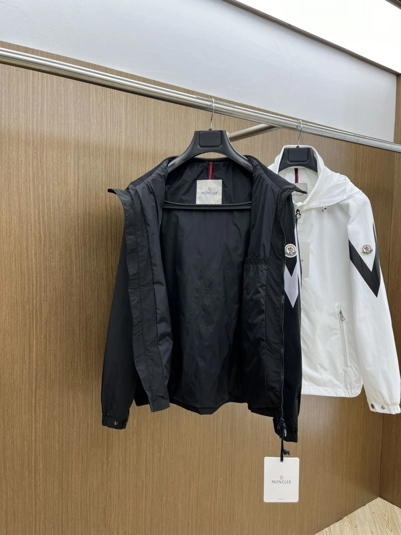 Moncler Outwear Flexible 142085