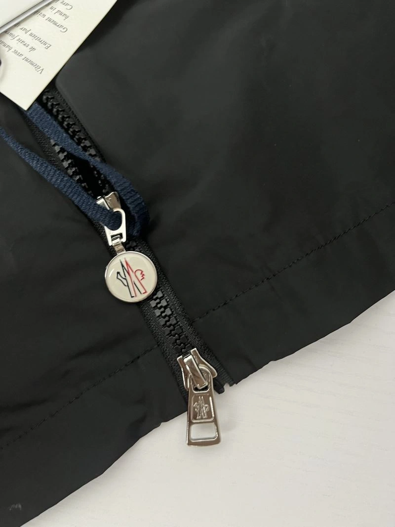 Moncler Outwear Durable 142083
