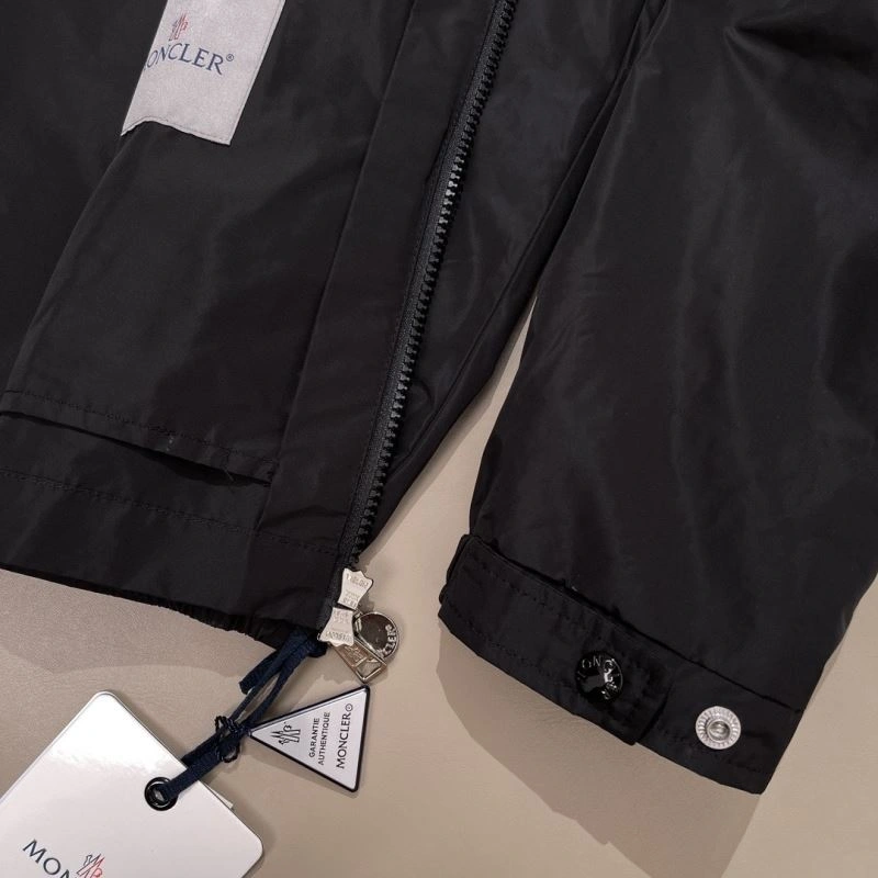 Moncler Outwear Refined 142078