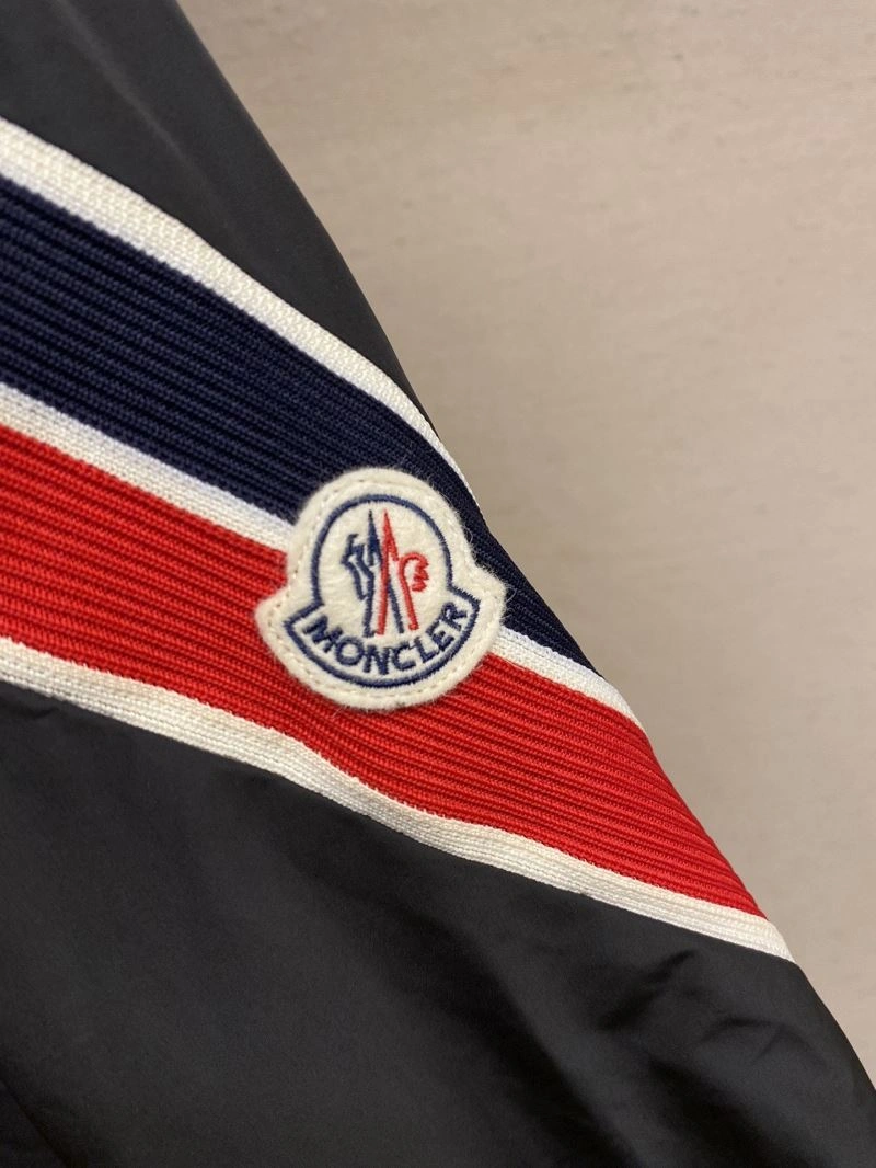 Moncler Outwear Refined 142078