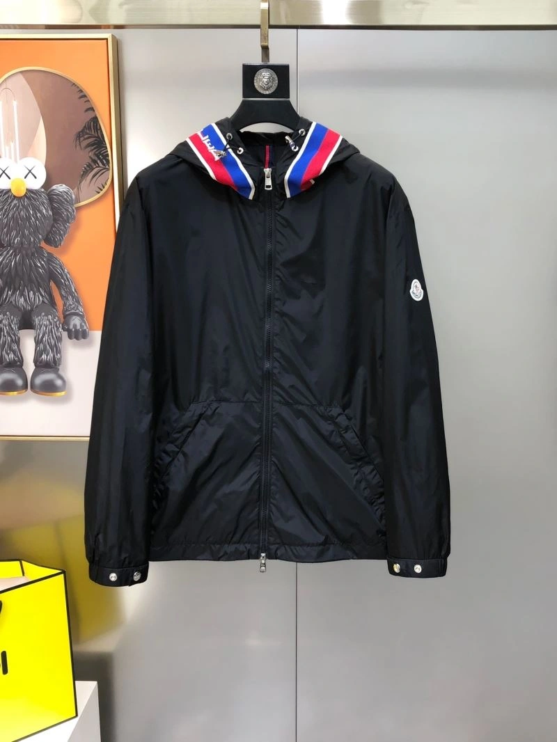 Trendsetting Moncler Outwear 142074